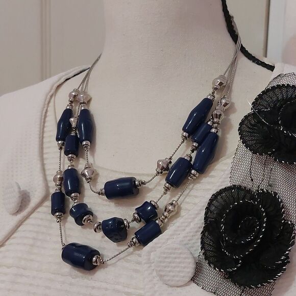 Vintage 1946 Triple Strands Layered Necklace Blue Cylinder Beads Silver Tone - Picture 3 of 7